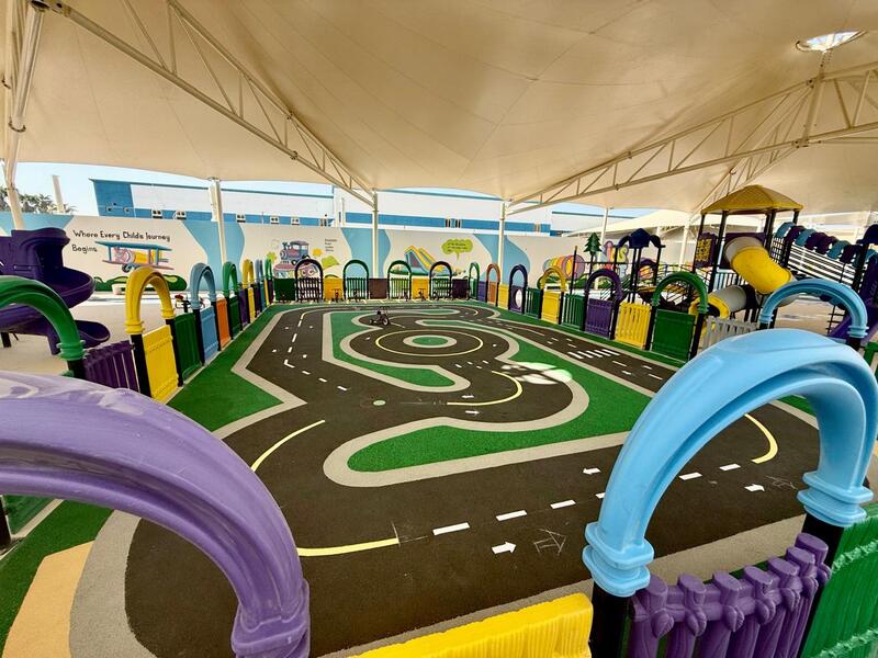 إنشاء ملاعب رياضية متكاملة وصالات مغلقة مكيفة متعددة الأغراض.